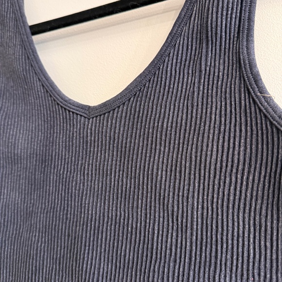 Cropped ribbed v-neck black tank top - Medium/Large - Picture 3 of 4